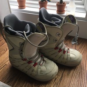 Burton Moto Women’s Snowboarding Boots size 9